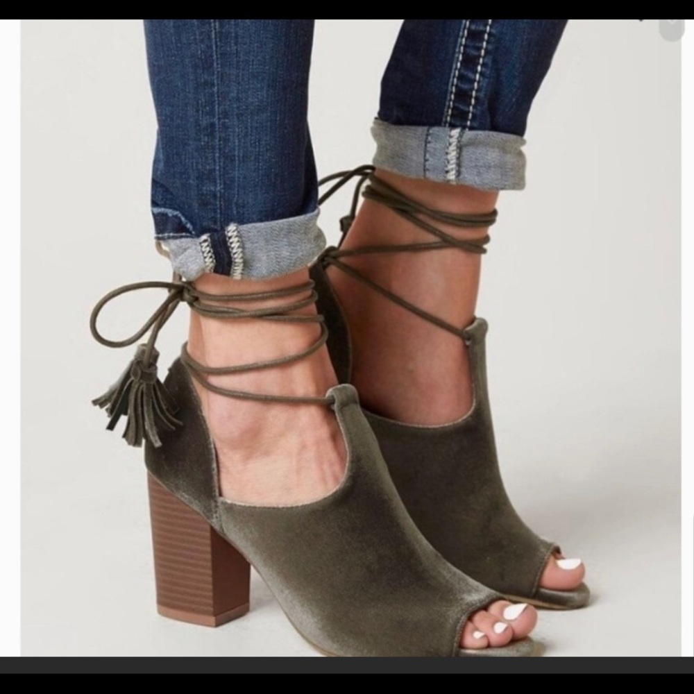 Twisted Bebe Heeled Sandal